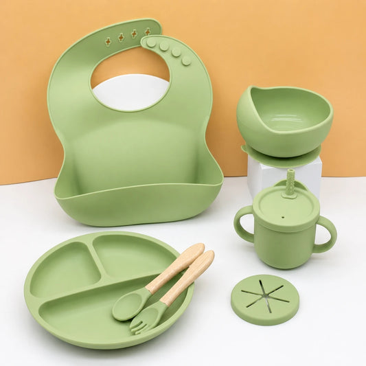 7-piece silicone baby feeding set — Green