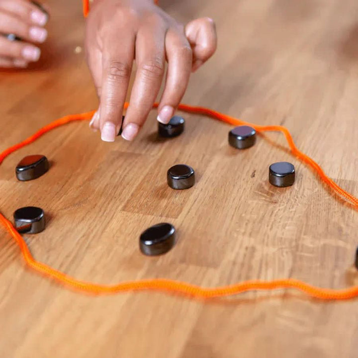Travel magnetic strategy game